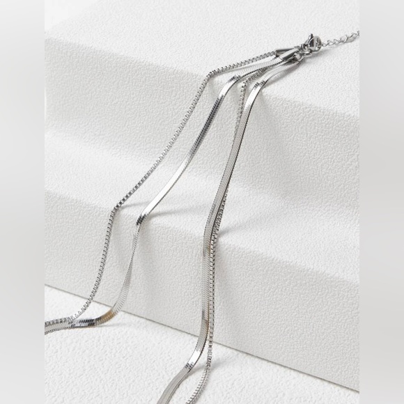 ❀ Elegant Premium Silver Layered Chain Snake Necklace - Picture 3 of 8